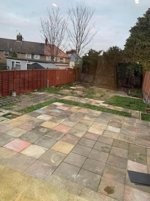 Beautiful 5Bedroom Hse-Contractor/Family/Corporate Dartford Exterior photo